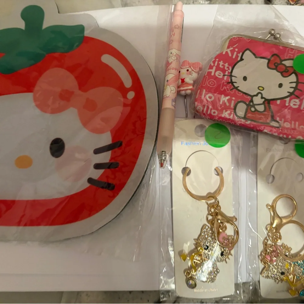 Hello‎ Kitty Pink Coin Purse with Gold-Tone Charm Keychains